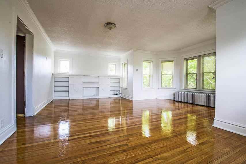 647 N Mayfield Ave - Photo 3 of 7