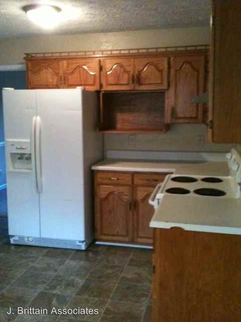 706 Breezeway Cir - Photo 3 of 16