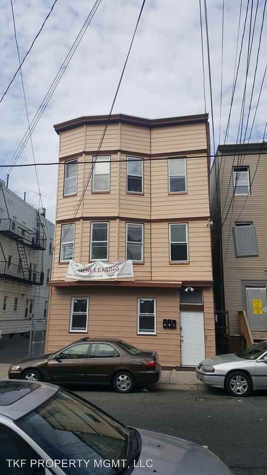 10 ROSA PARKS BLVD Apartments 10 Rosa Parks Blvd, Paterson, NJ 07524