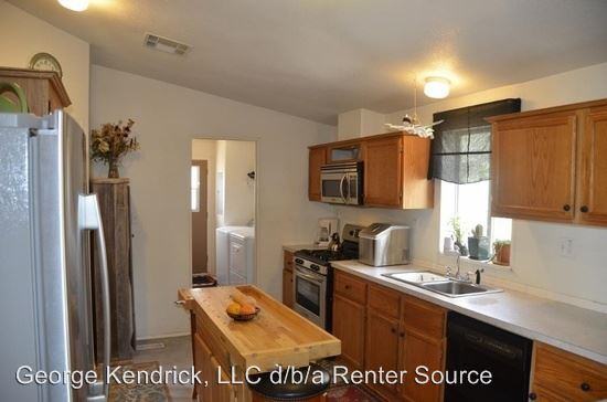 82 Jesse James Rd - Photo 3 of 24