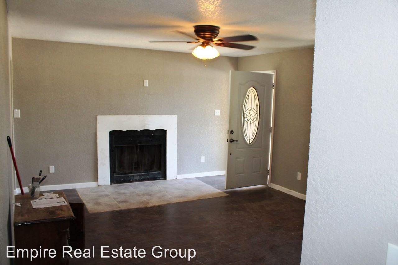 1205 W Jackson Ave - Photo 2 of 7