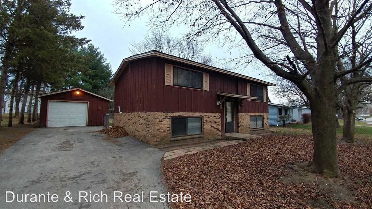 1621 Warwick Way - Photo 2 of 17