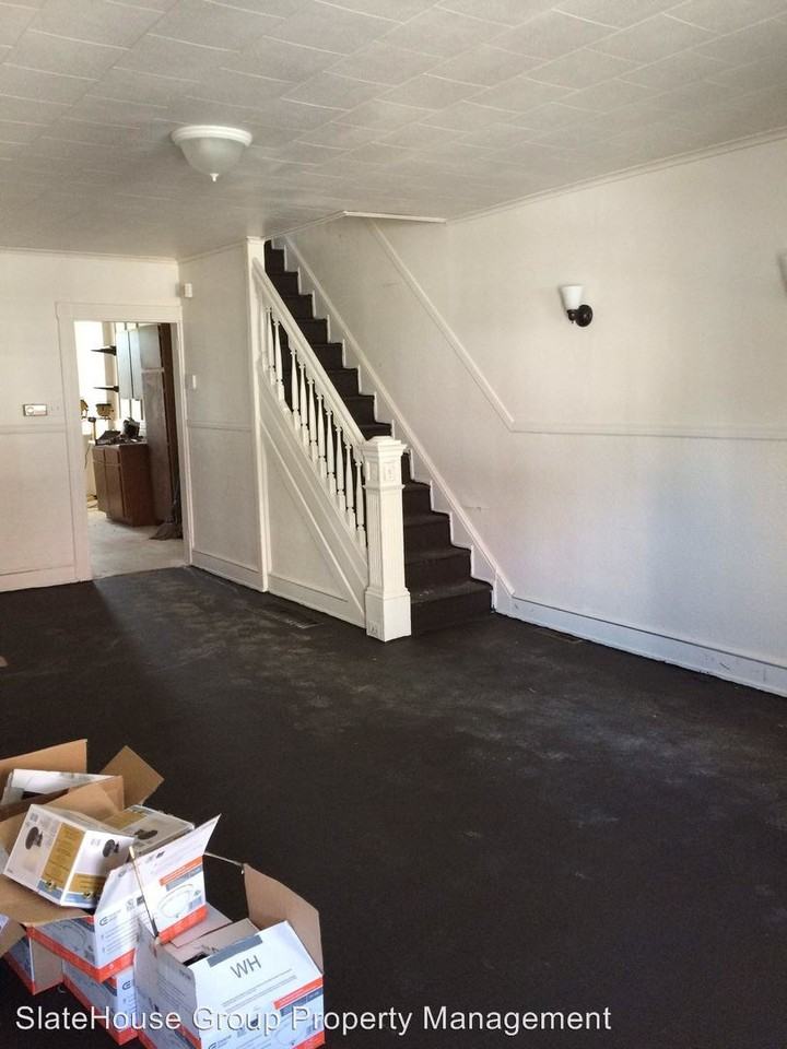 560 Pershing Ave - Photo 2 of 8