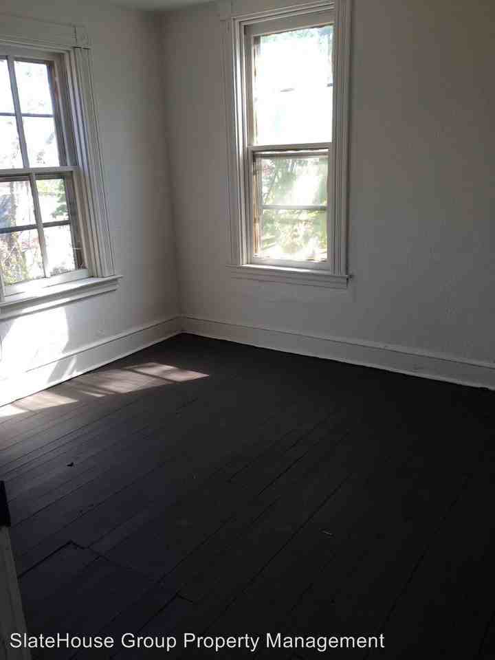 560 Pershing Ave - Photo 3 of 8
