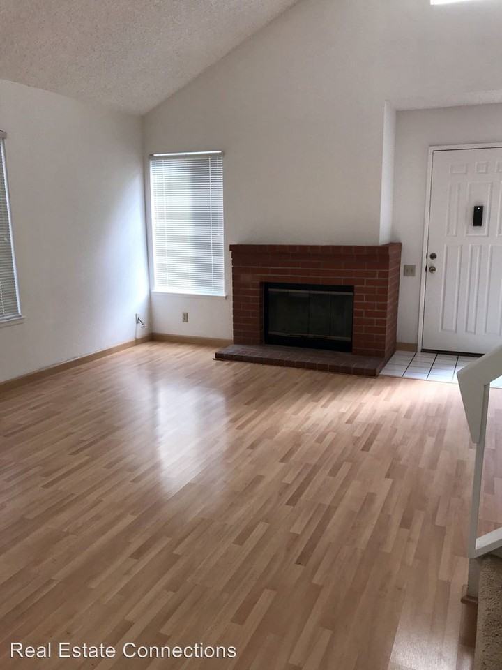 2697 Yerba Cliff Ct - Photo 3 of 8