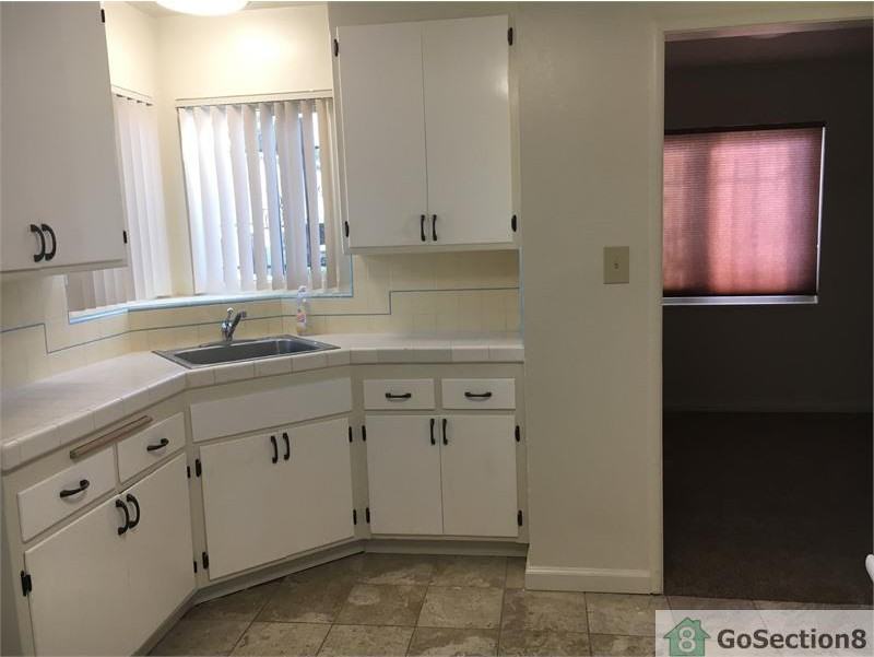 7876 Bancroft Ave - Photo 3 of 11