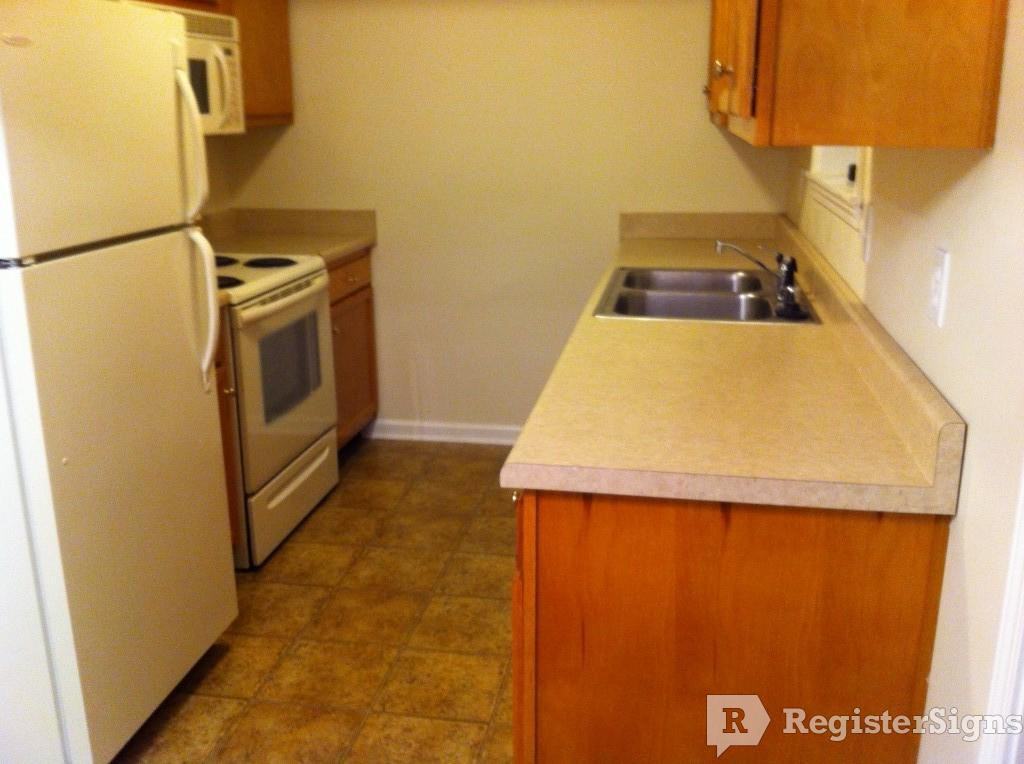 1027 Stonecrest Ct - Photo 3 of 8