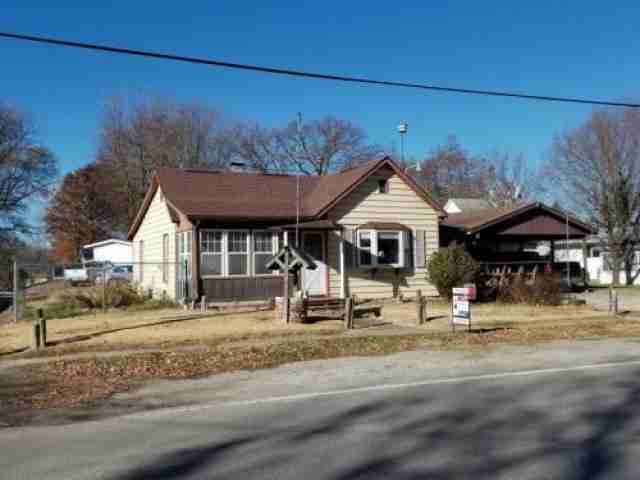 609 N 3rd St - Photo 2 of 6