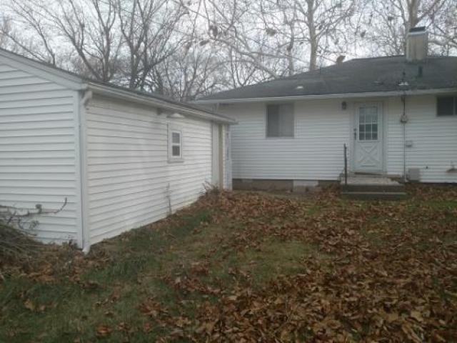 1901 Joanne Ln - Photo 3 of 6