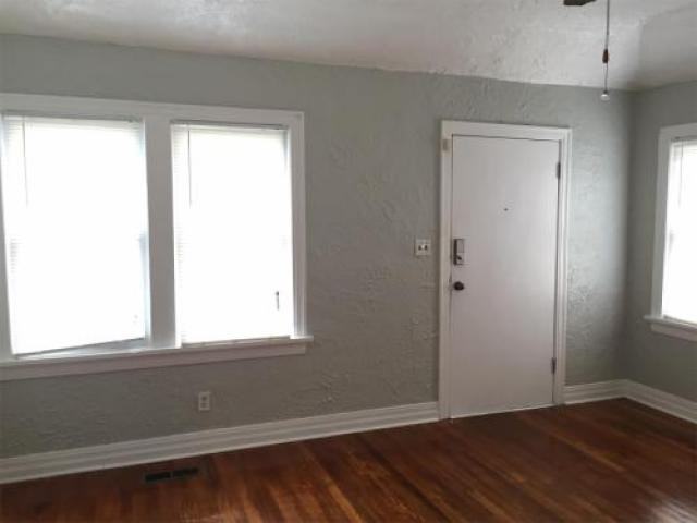 2835 NW 22nd St - Photo 3 of 6