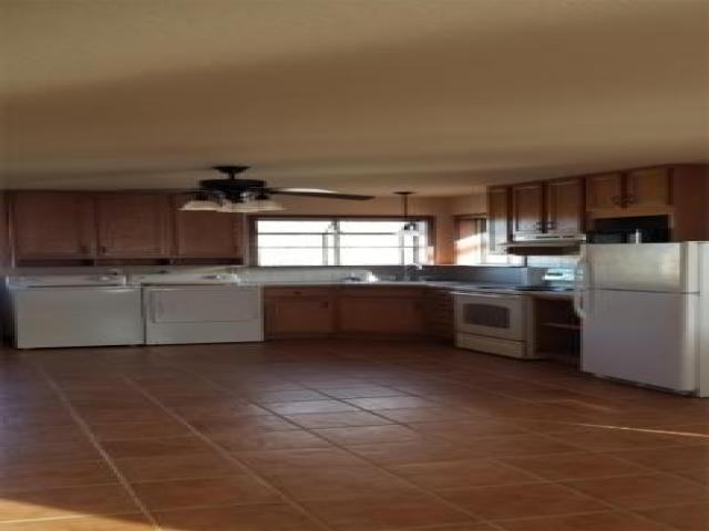 706 N Newton St - Photo 2 of 5