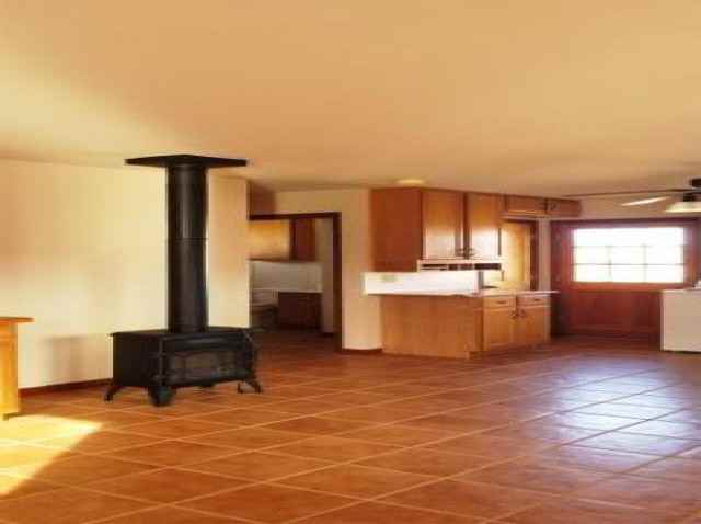 706 N Newton St - Photo 3 of 5