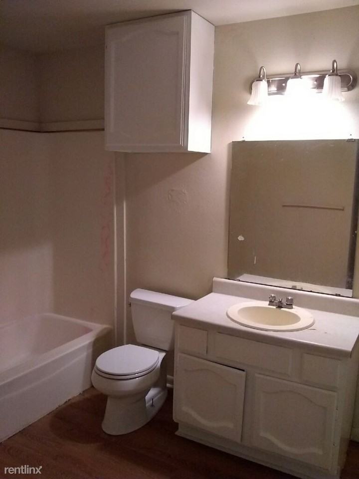 819 Yegua St - Photo 2 of 10