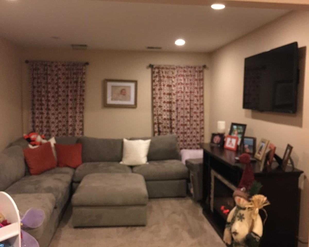 33 Clemens Ln - Photo 3 of 19