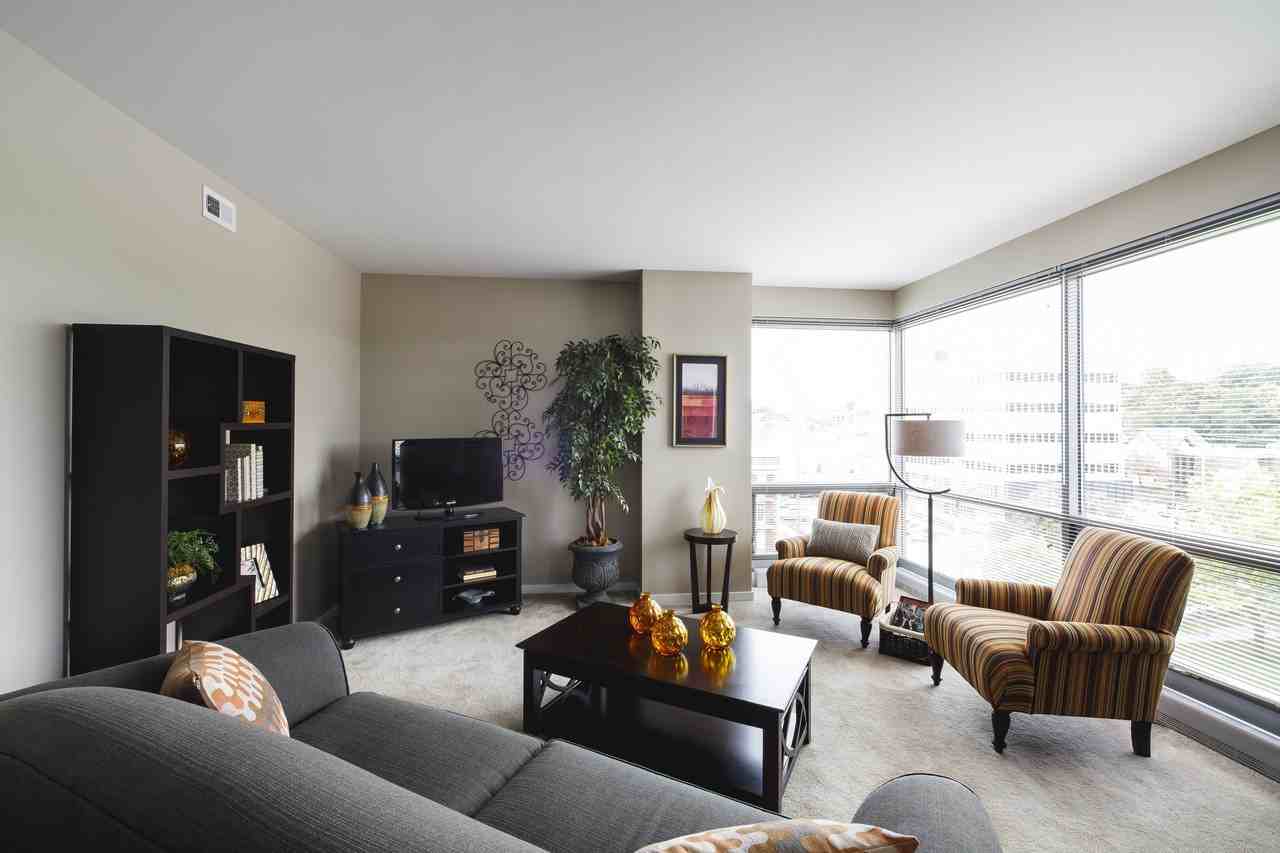 Midtown Crossing Apts - Photo 3 of 9