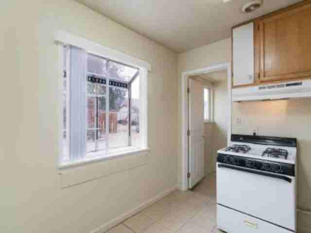 6418 East Ct - Photo 2 of 6
