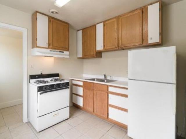 6418 East Ct - Photo 3 of 6