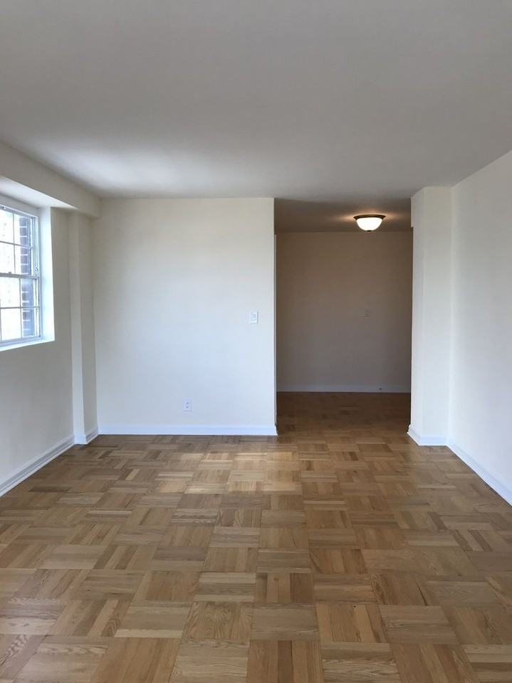 302 West 45th Street - Photo 2 of 6