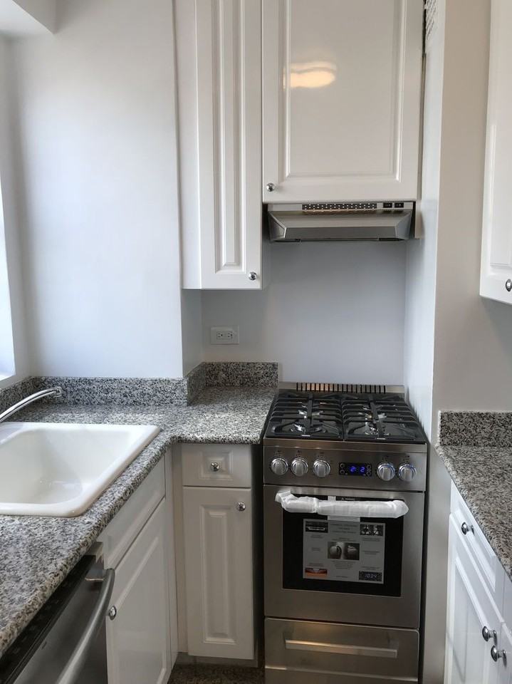 302 West 45th Street - Photo 3 of 6