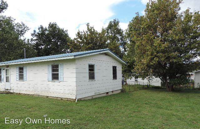 1022 Center St - Photo 2 of 9