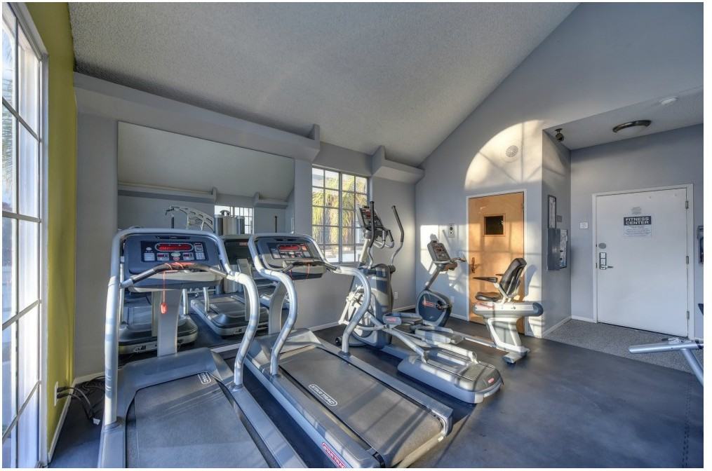 The Woods at Toluca Lake - Photo 2 of 47