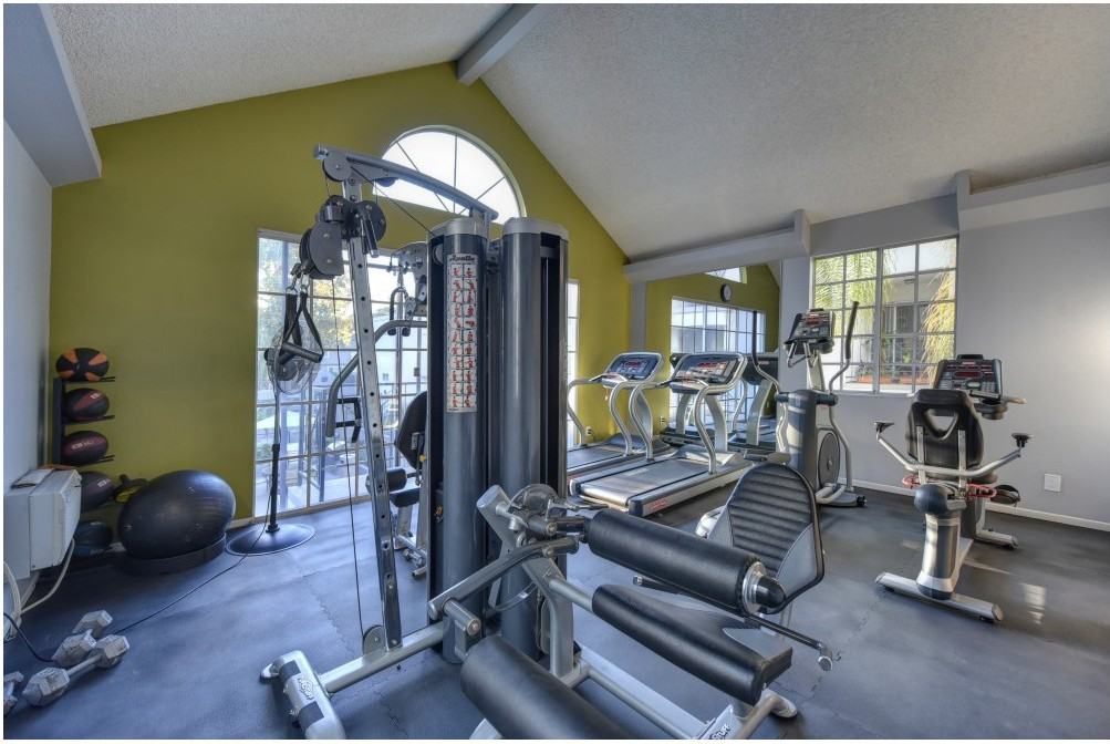 The Woods at Toluca Lake - Photo 3 of 47