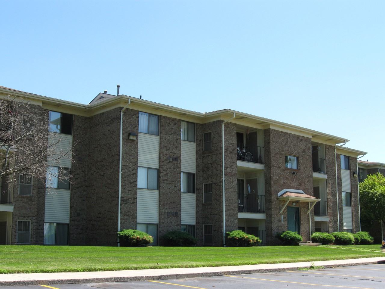 Parkcrest Apartments - Photo 2 of 19