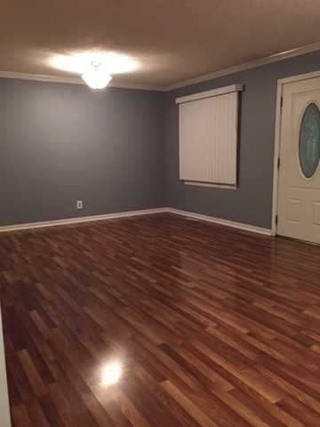 709 S Riverside Dr - Photo 2 of 11