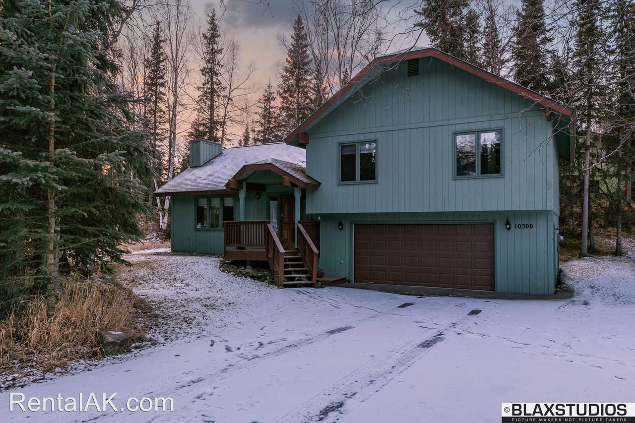 10300 Lone Tree Dr - Photo 3 of 33