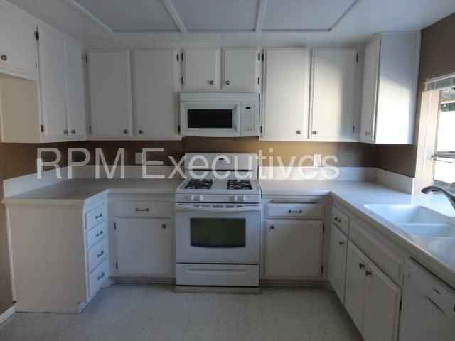 19962 Avenue Of The Oaks - Photo 2 of 9