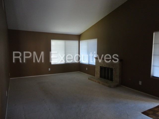 19962 Avenue Of The Oaks - Photo 3 of 9