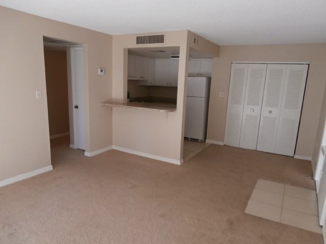 586 E Orange St - Photo 2 of 11