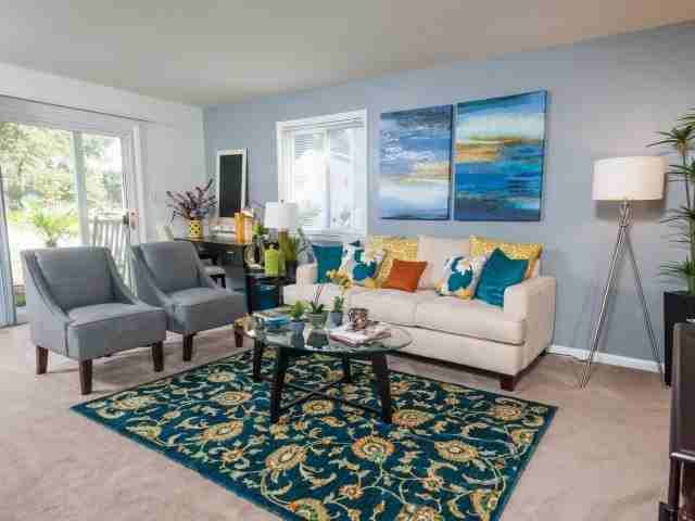 Four Seasons Apartments - Photo 3 of 15