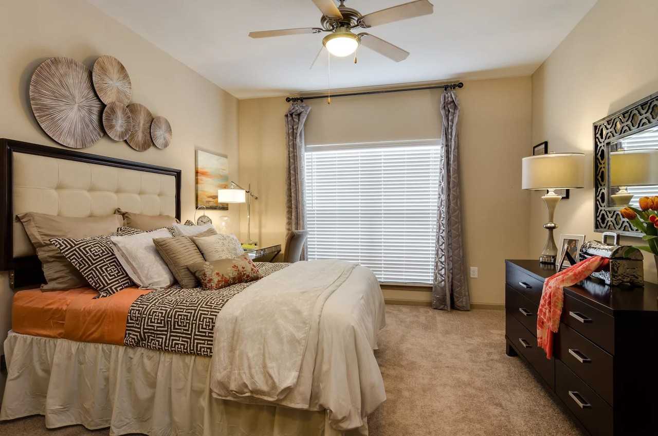 Ashley Auburn Pointe - Photo 2 of 17