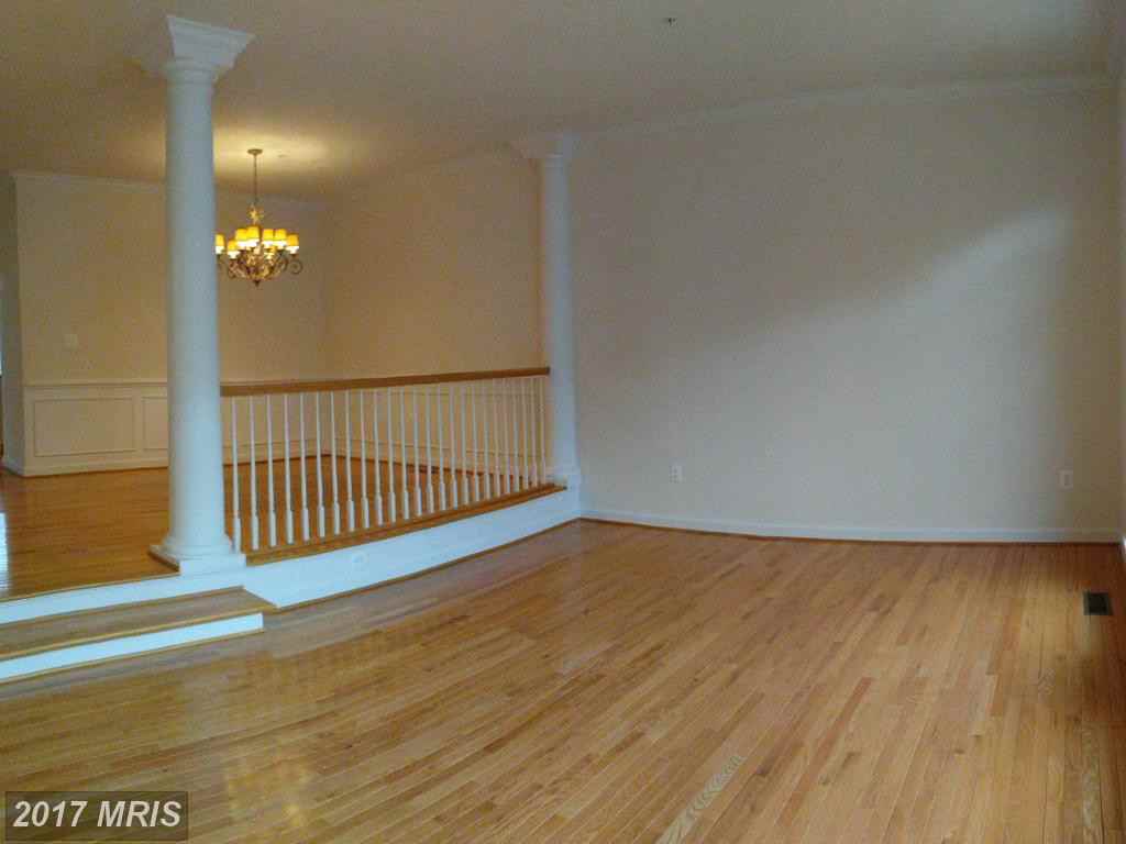 10 Crofton Hill Ct - Photo 3 of 17