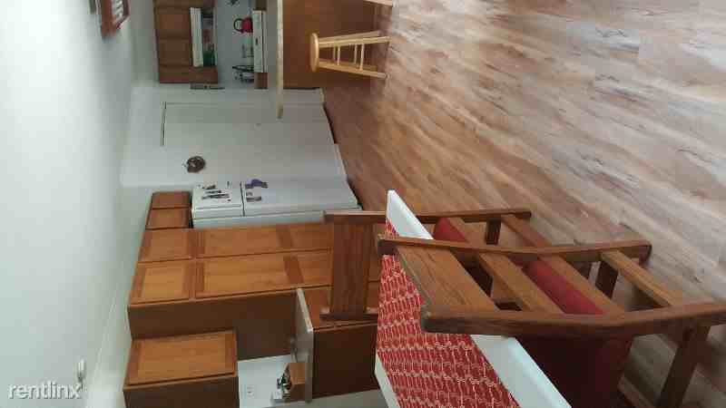 1632 Brookhollow Dr - Photo 2 of 11