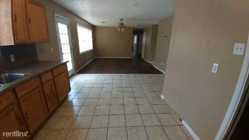 211 Darrell St - Photo 3 of 8