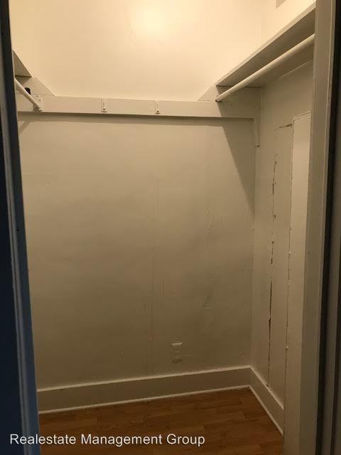 311 N Elizabeth St - Photo 3 of 10