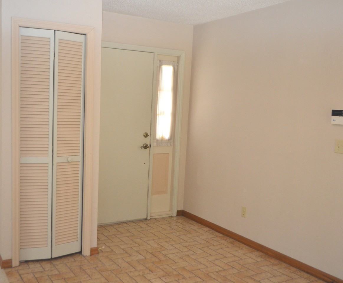 6179 Yellowstone Dr - Photo 2 of 15