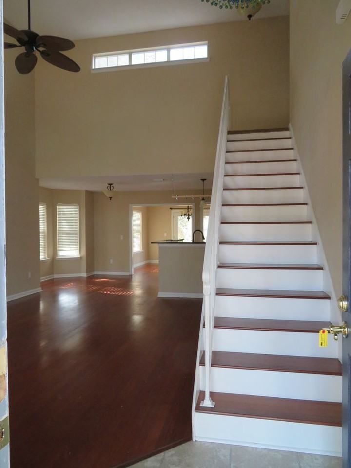 55 Manchester Ct - Photo 2 of 19