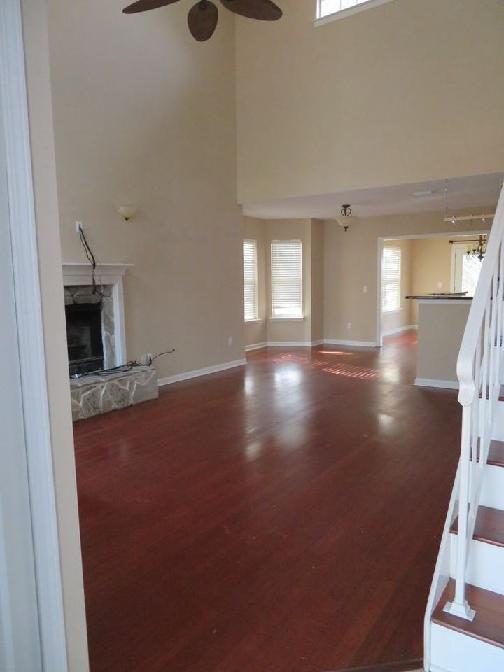 55 Manchester Ct - Photo 3 of 19