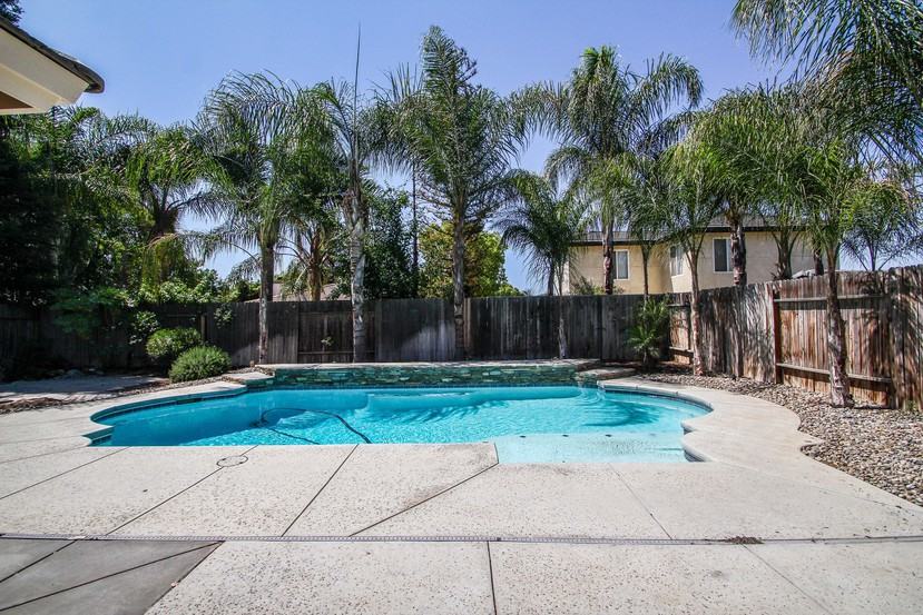 10211 Arapaho Ave - Photo 3 of 17