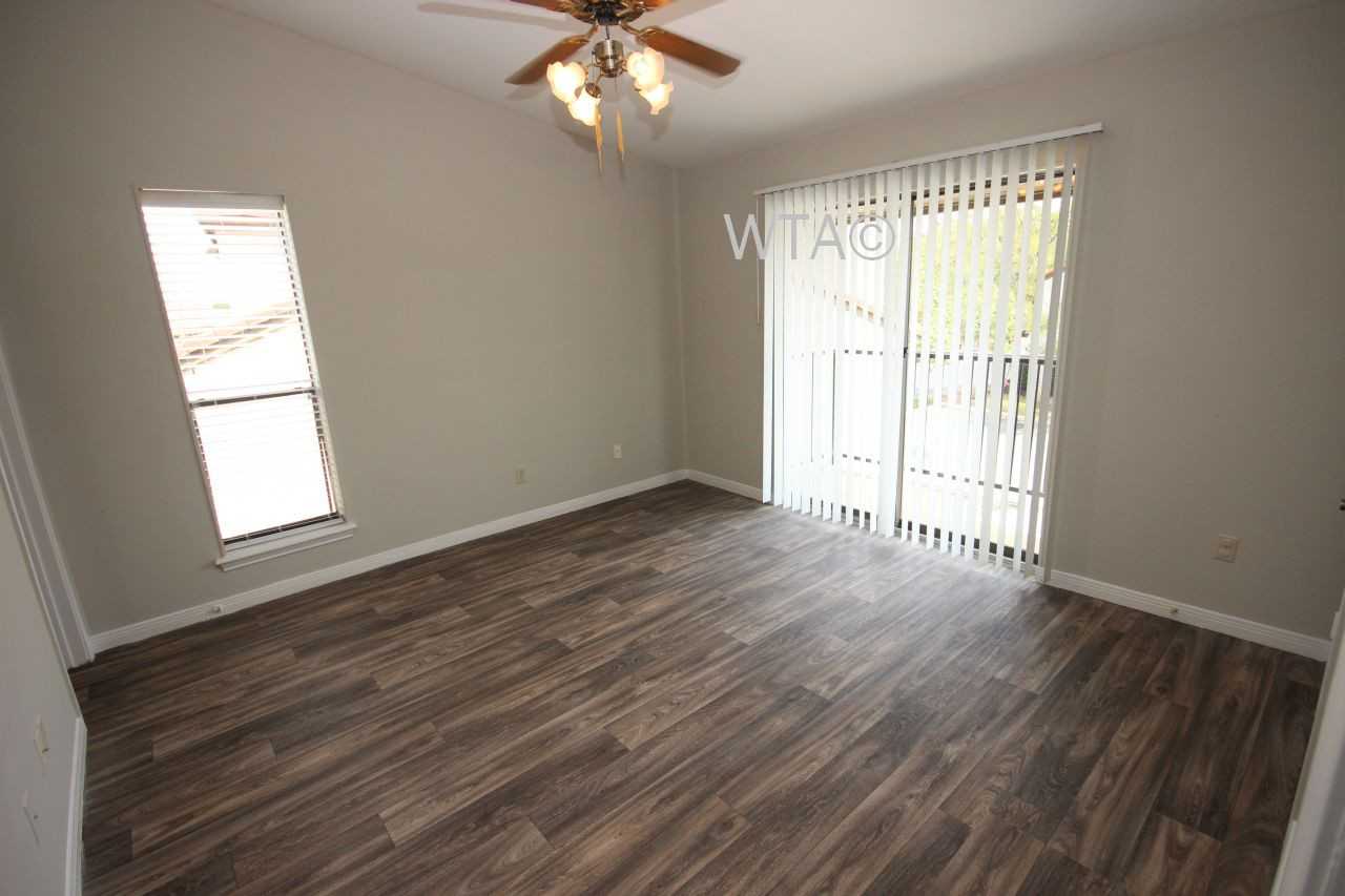 6300 Rue Marilyn Street - Photo 3 of 11