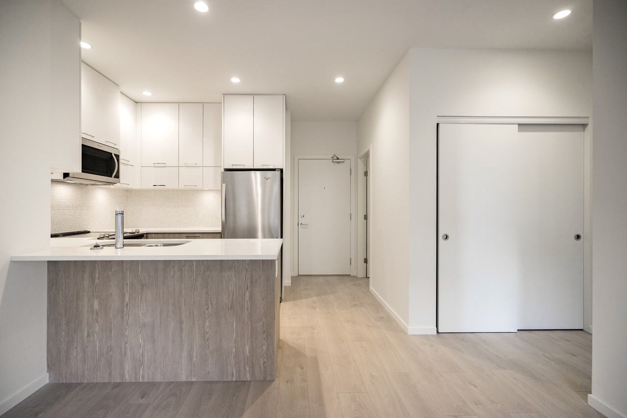 6860 Royal Oak Ave #207