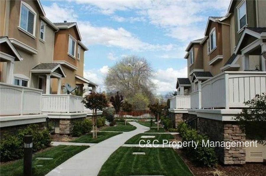 2761 Lavender Terrace - Photo 2 of 7