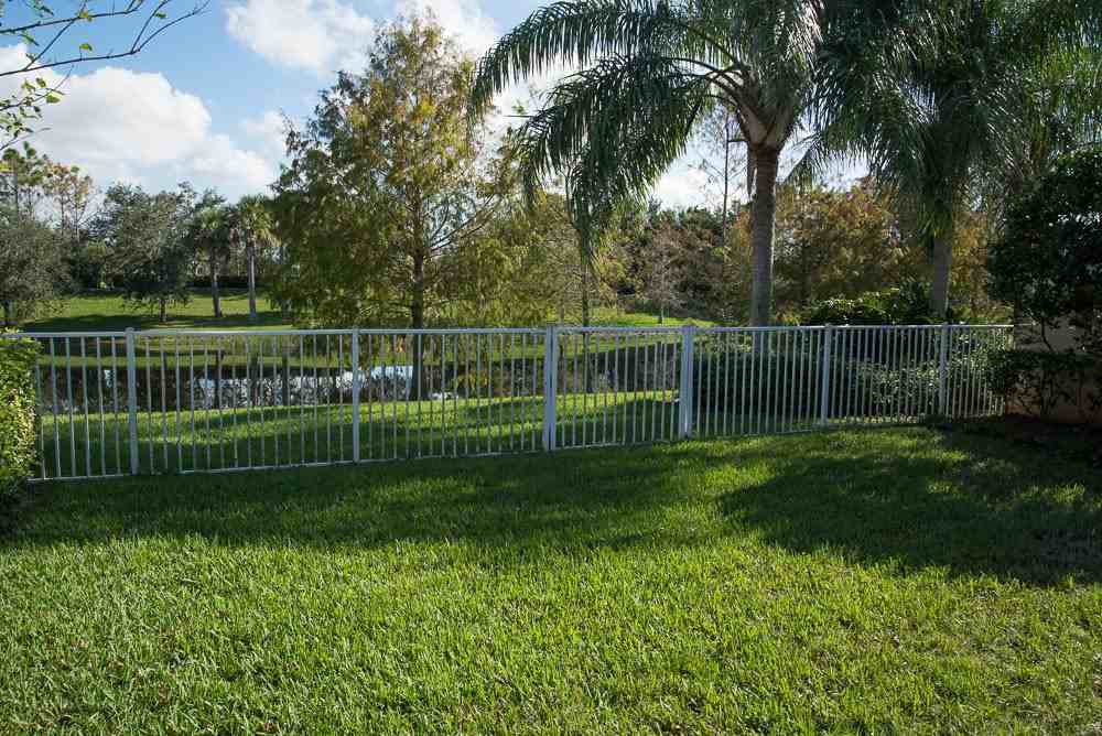 11208 11208 SW Pembroke Dr - Photo 2 of 16