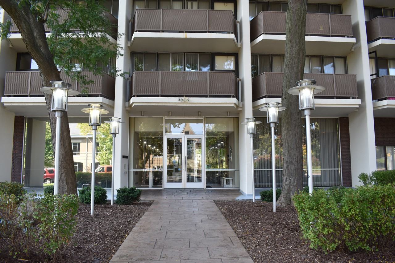 Fountainview Apartments - Photo 3 of 28