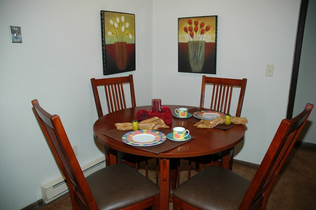 Brandon Manor - Photo 3 of 13