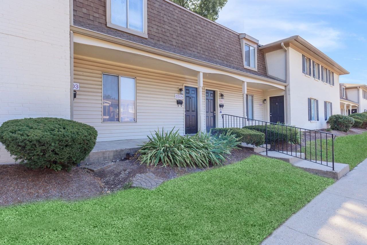 Regency Park Indy - Photo 2 of 9