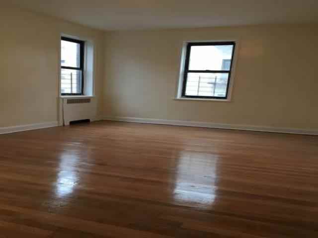 2109 Wallace Ave - Photo 2 of 6